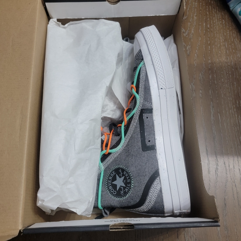Converse Allstars Chuck Taylor's Hi.New in box.Multiple laces/lace lock, 11m.13w - Picture 10 of 12